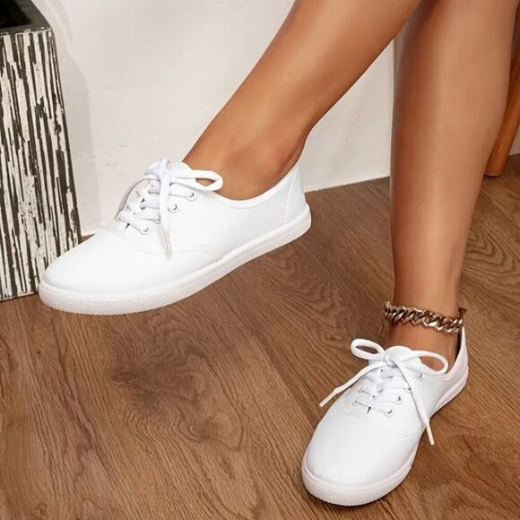 NWT White Canvas size 11 women’s Lightweight Lace up shoelaces Sneakers - Picture 1 of 11